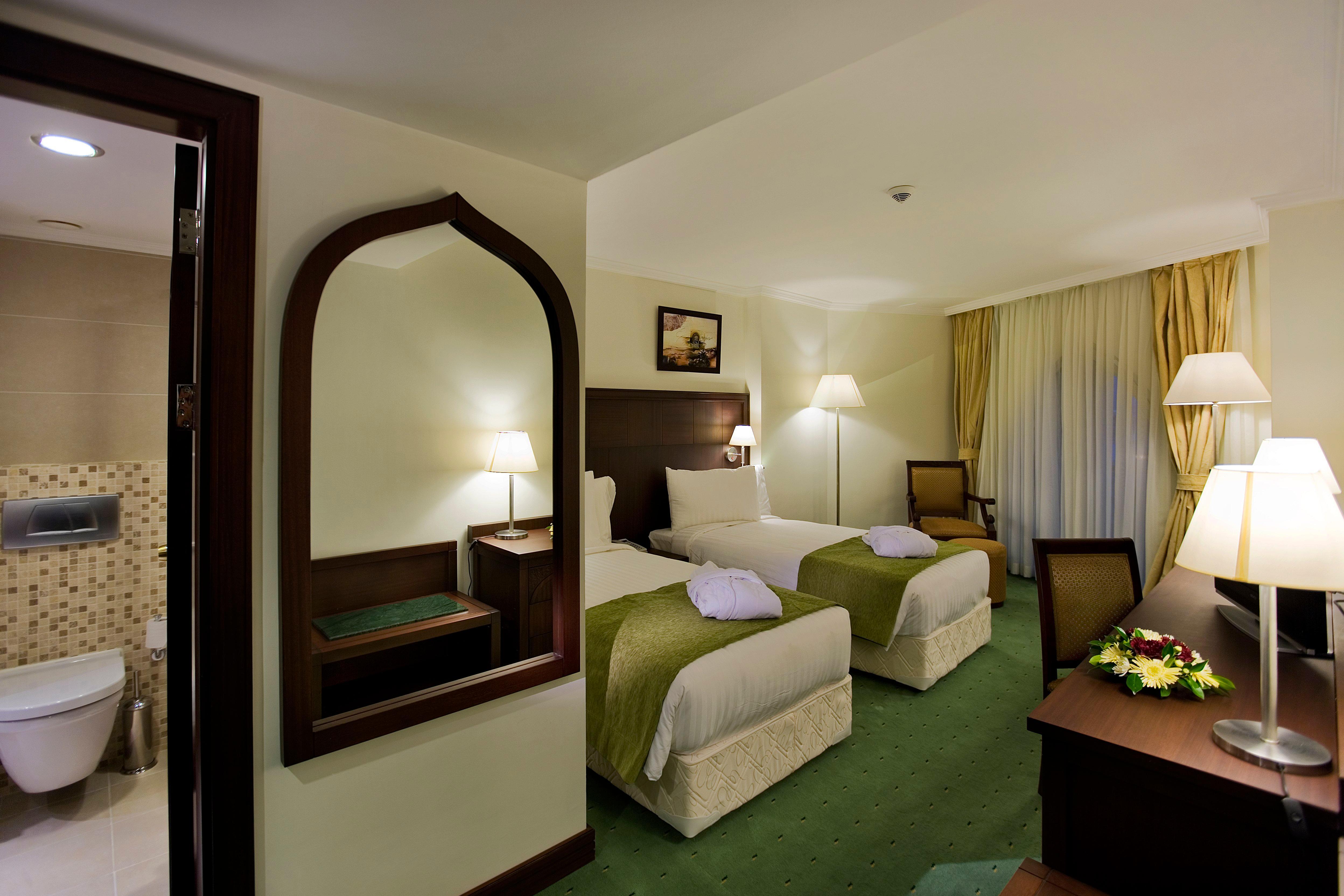 Hotel Crowne Plaza Antalya By Ihg Exterior foto A room at the hotel