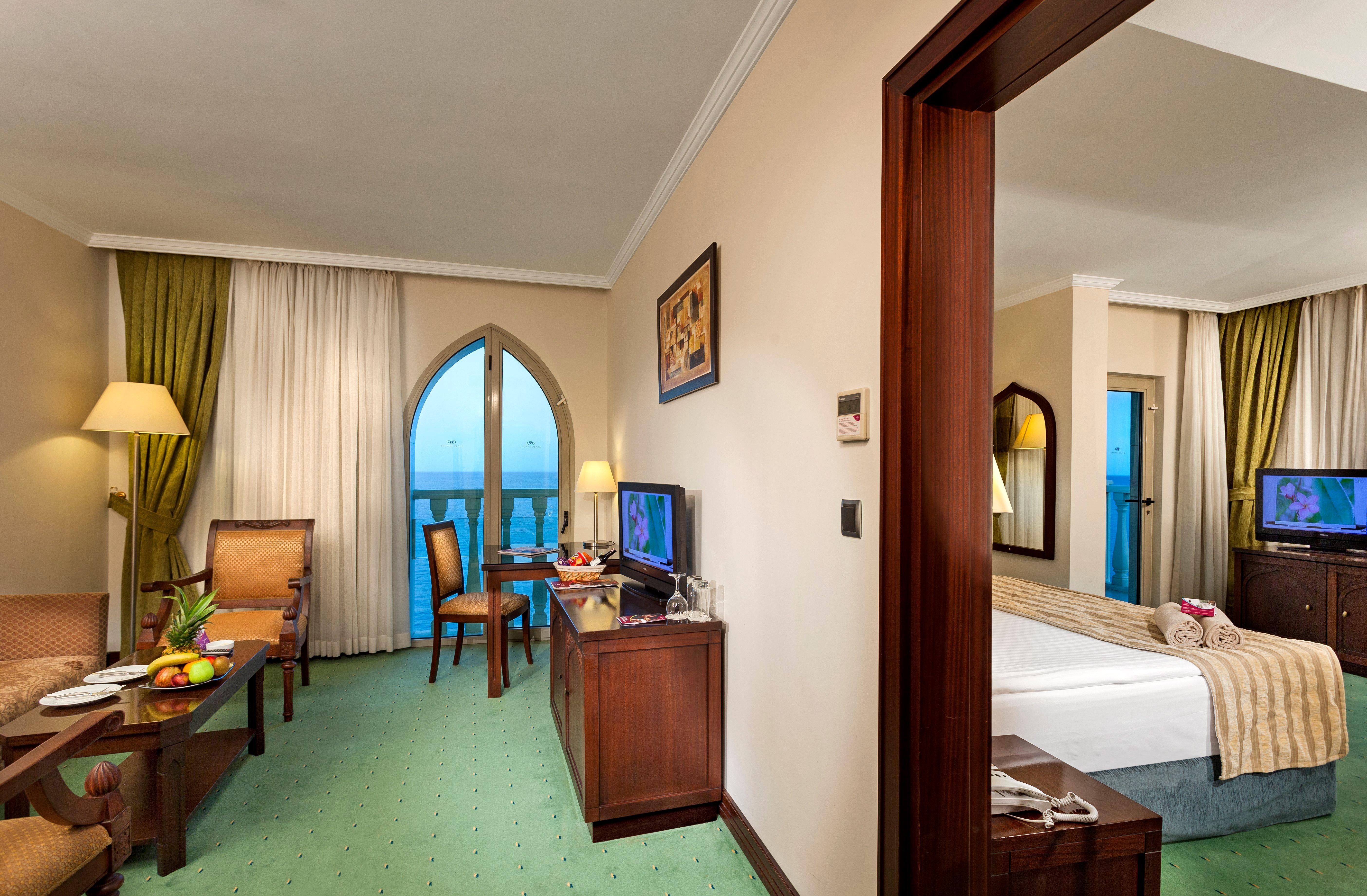 Hotel Crowne Plaza Antalya By Ihg Exterior foto A room at the hotel