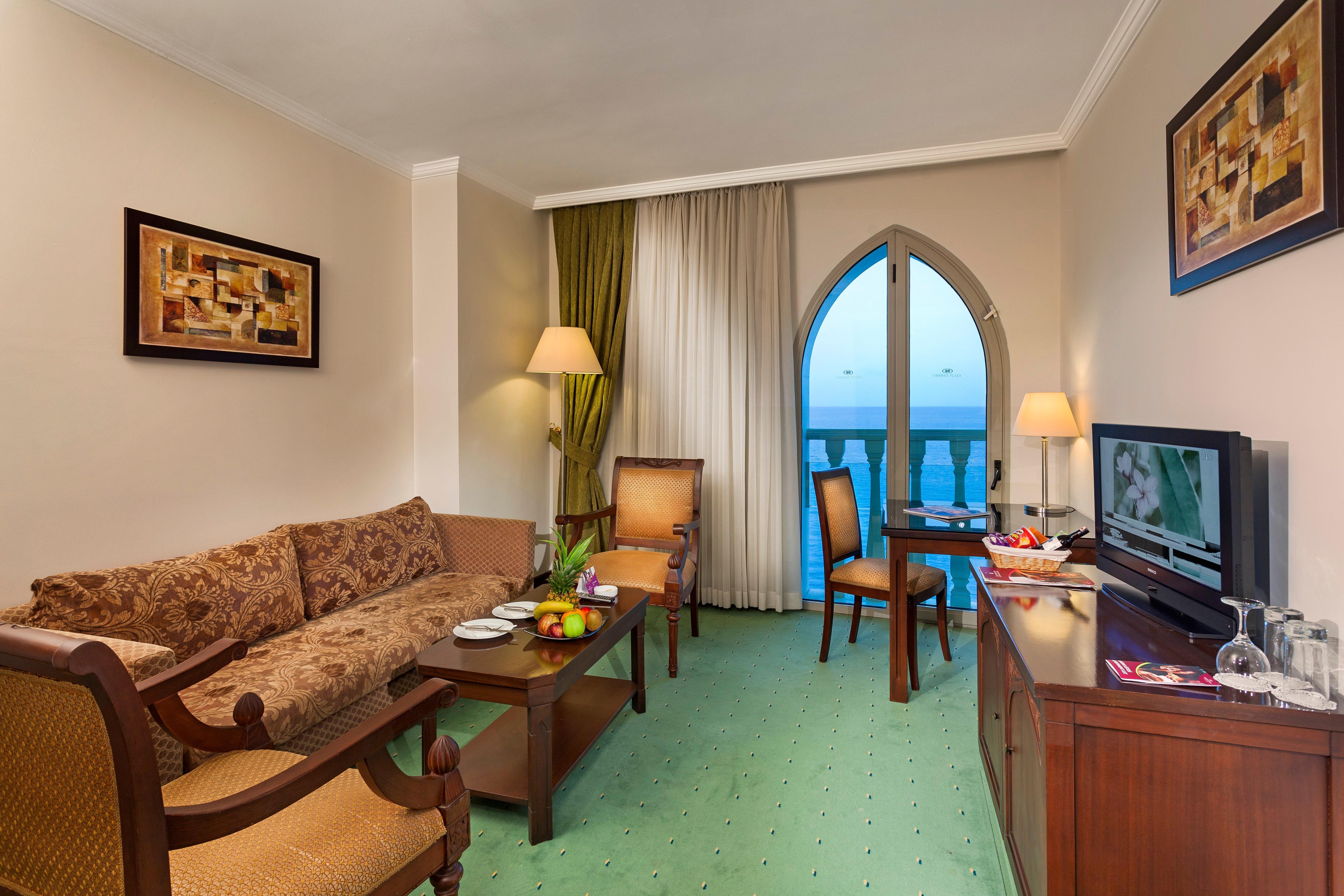 Hotel Crowne Plaza Antalya By Ihg Exterior foto A suite at the hotel