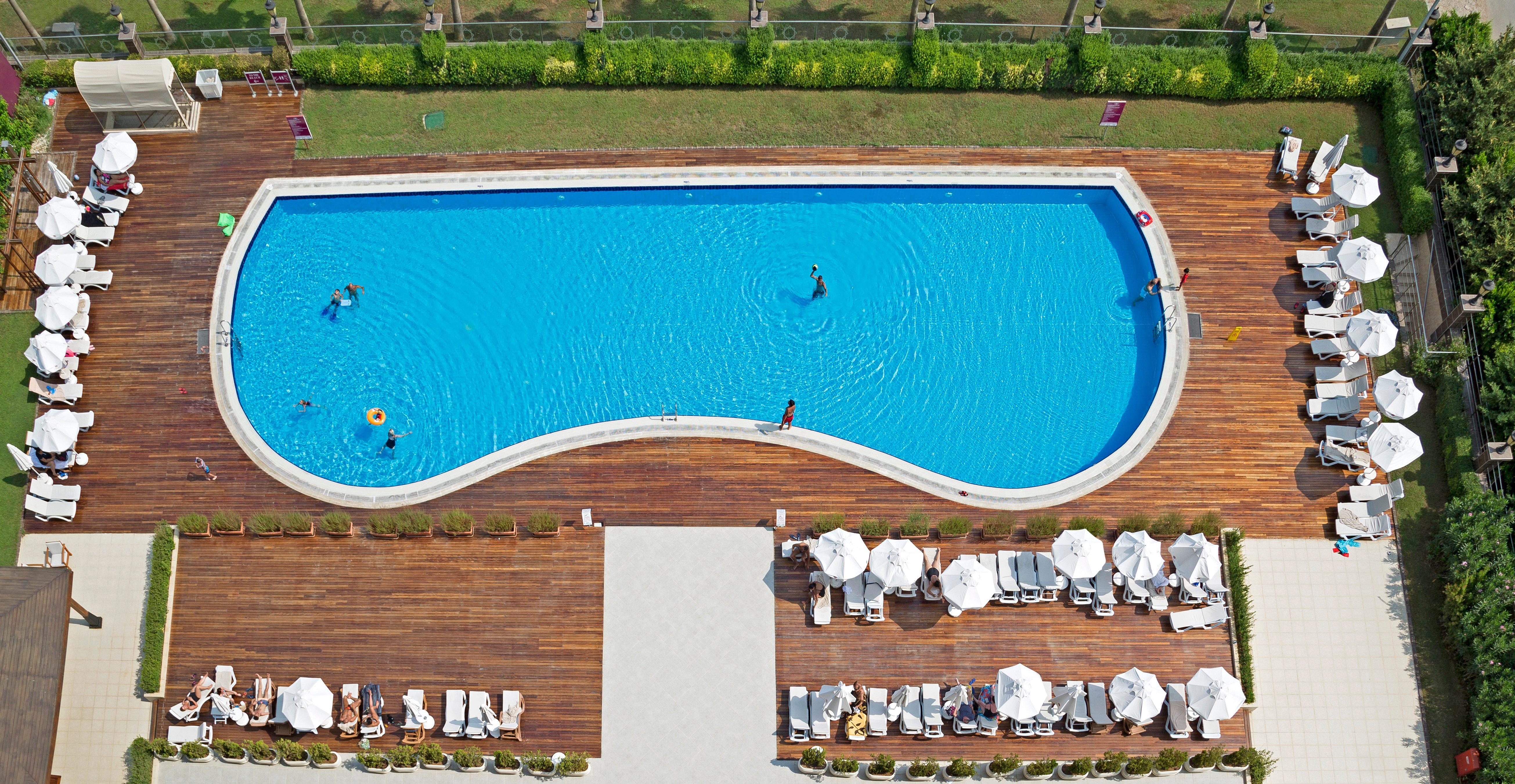 Hotel Crowne Plaza Antalya By Ihg Exterior foto A kidney-shaped pool