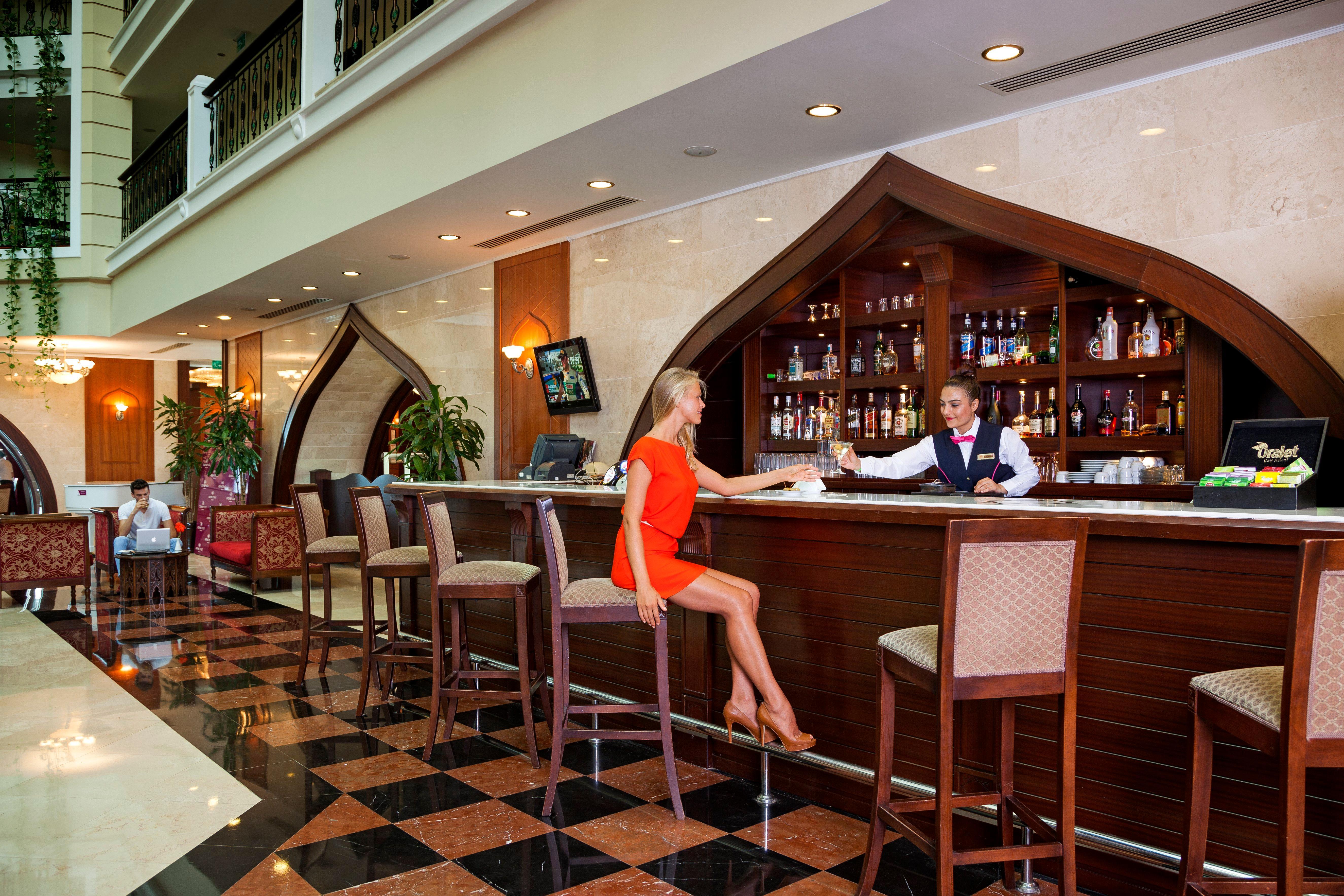 Hotel Crowne Plaza Antalya By Ihg Exterior foto Lobby bar