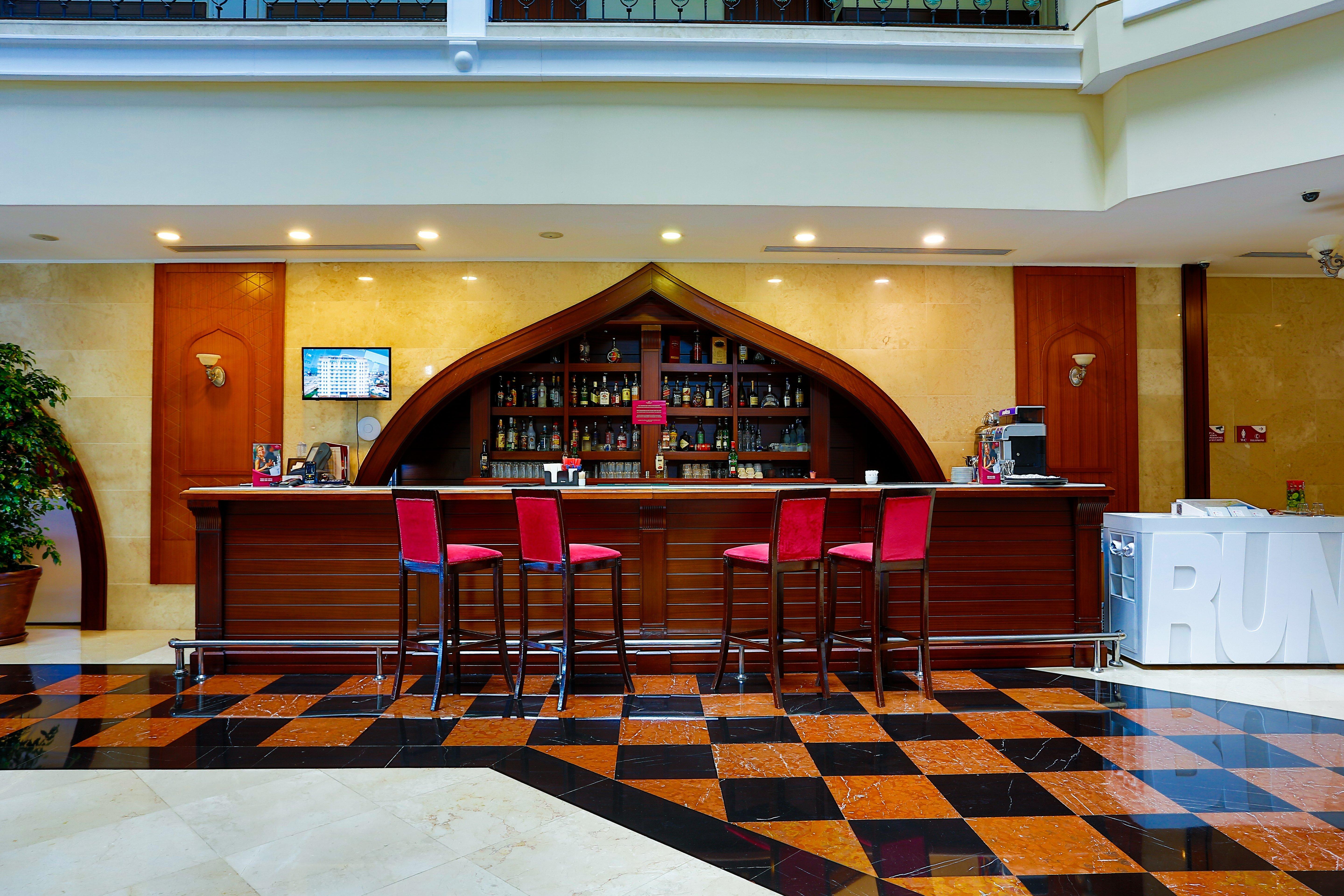 Hotel Crowne Plaza Antalya By Ihg Exterior foto The bar at the hotel