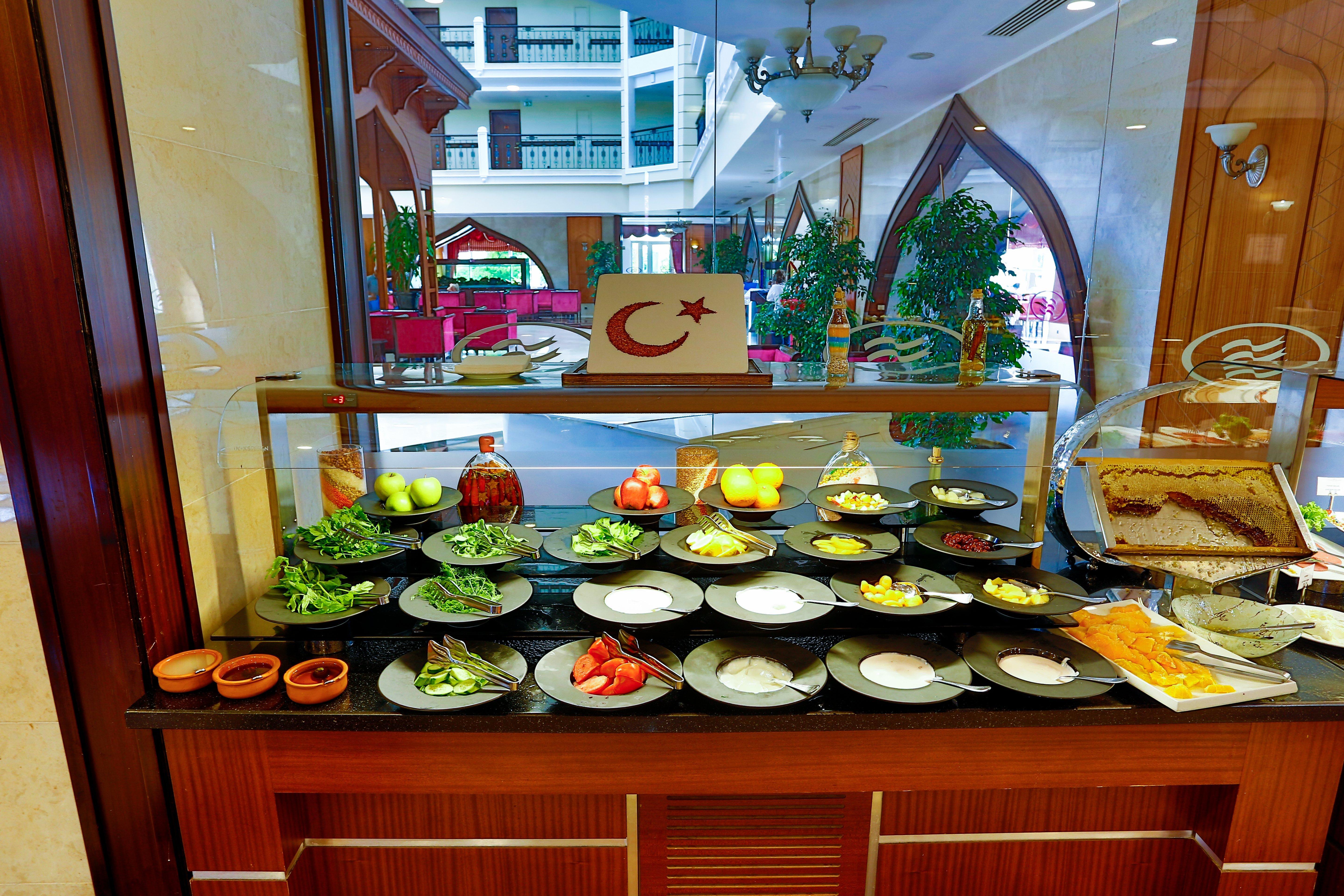 Hotel Crowne Plaza Antalya By Ihg Exterior foto Turkish cuisine