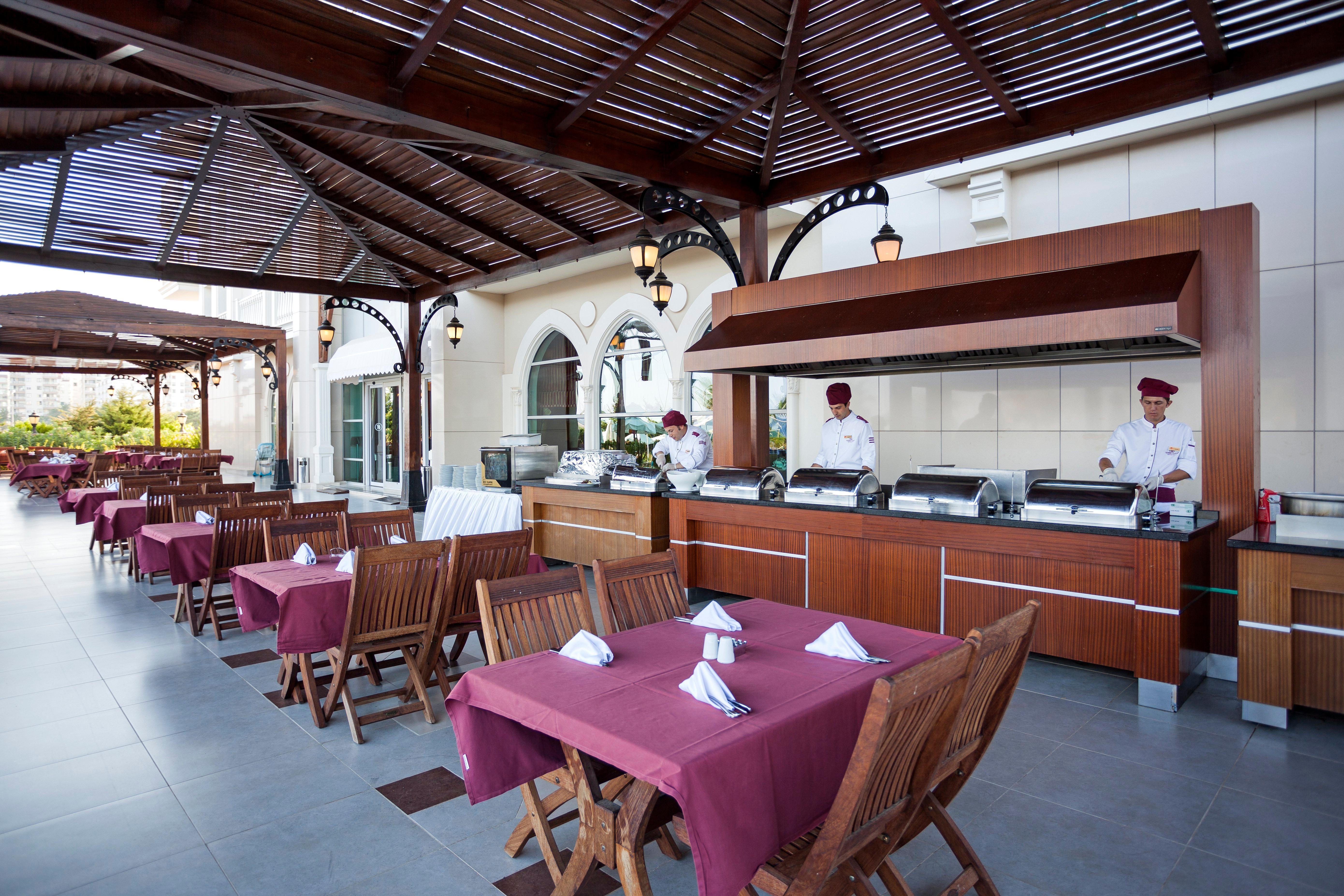 Hotel Crowne Plaza Antalya By Ihg Exterior foto The restaurant at the hotel