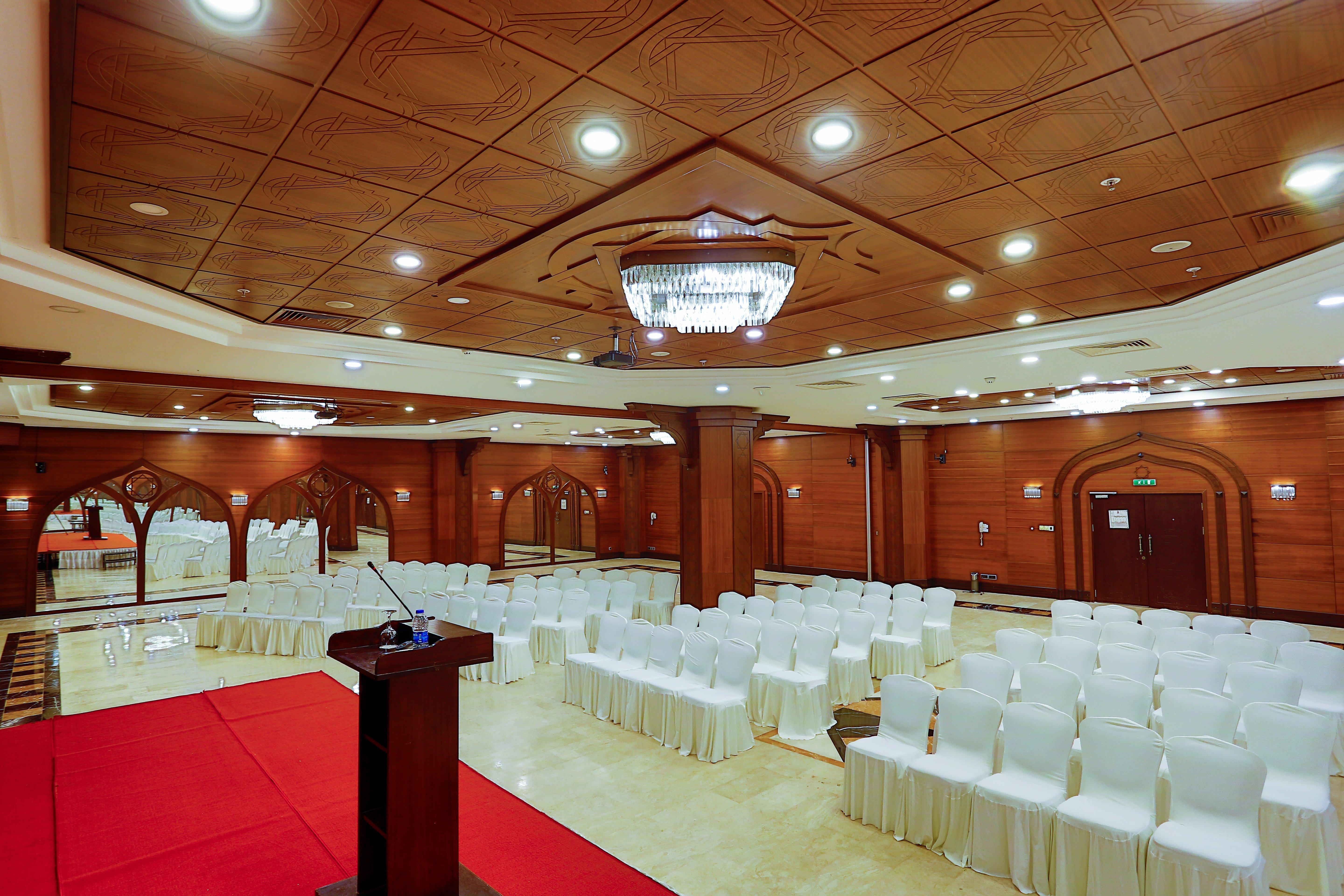 Hotel Crowne Plaza Antalya By Ihg Exterior foto The main conference hall
