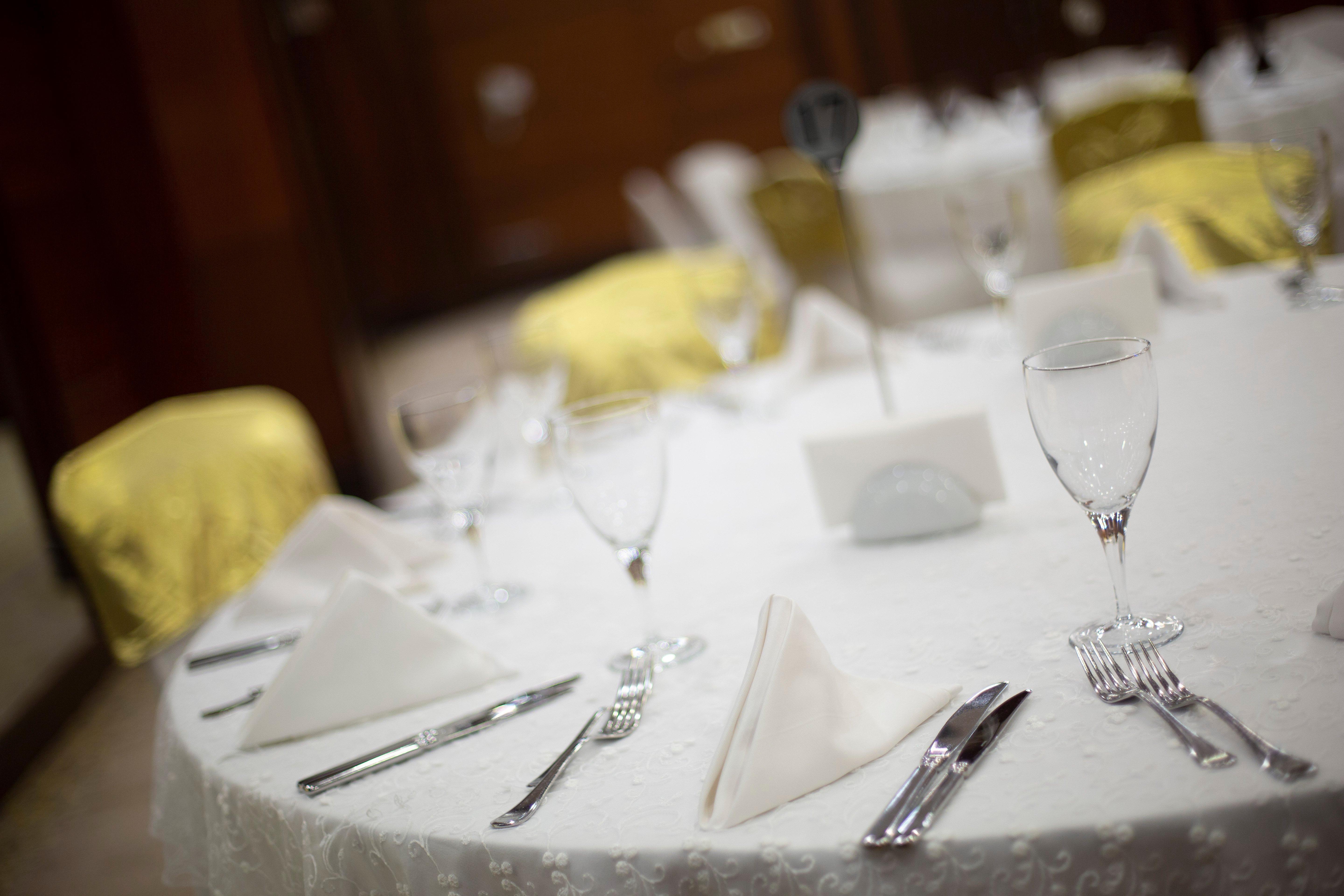 Hotel Crowne Plaza Antalya By Ihg Exterior foto A table set for a formal meal