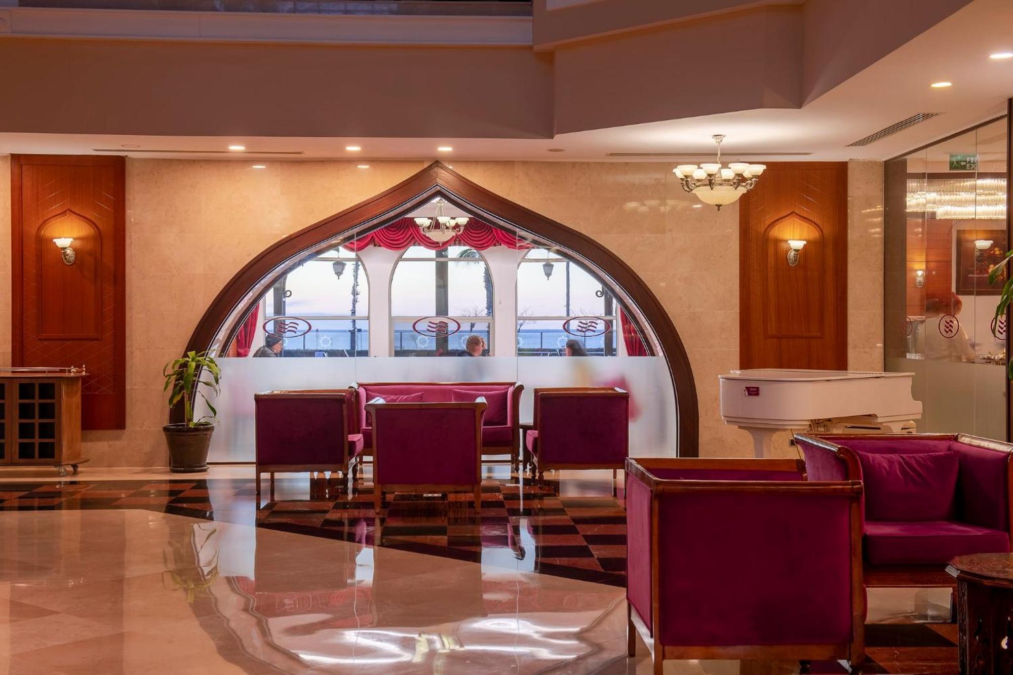 Hotel Crowne Plaza Antalya By Ihg Exterior foto Lobby