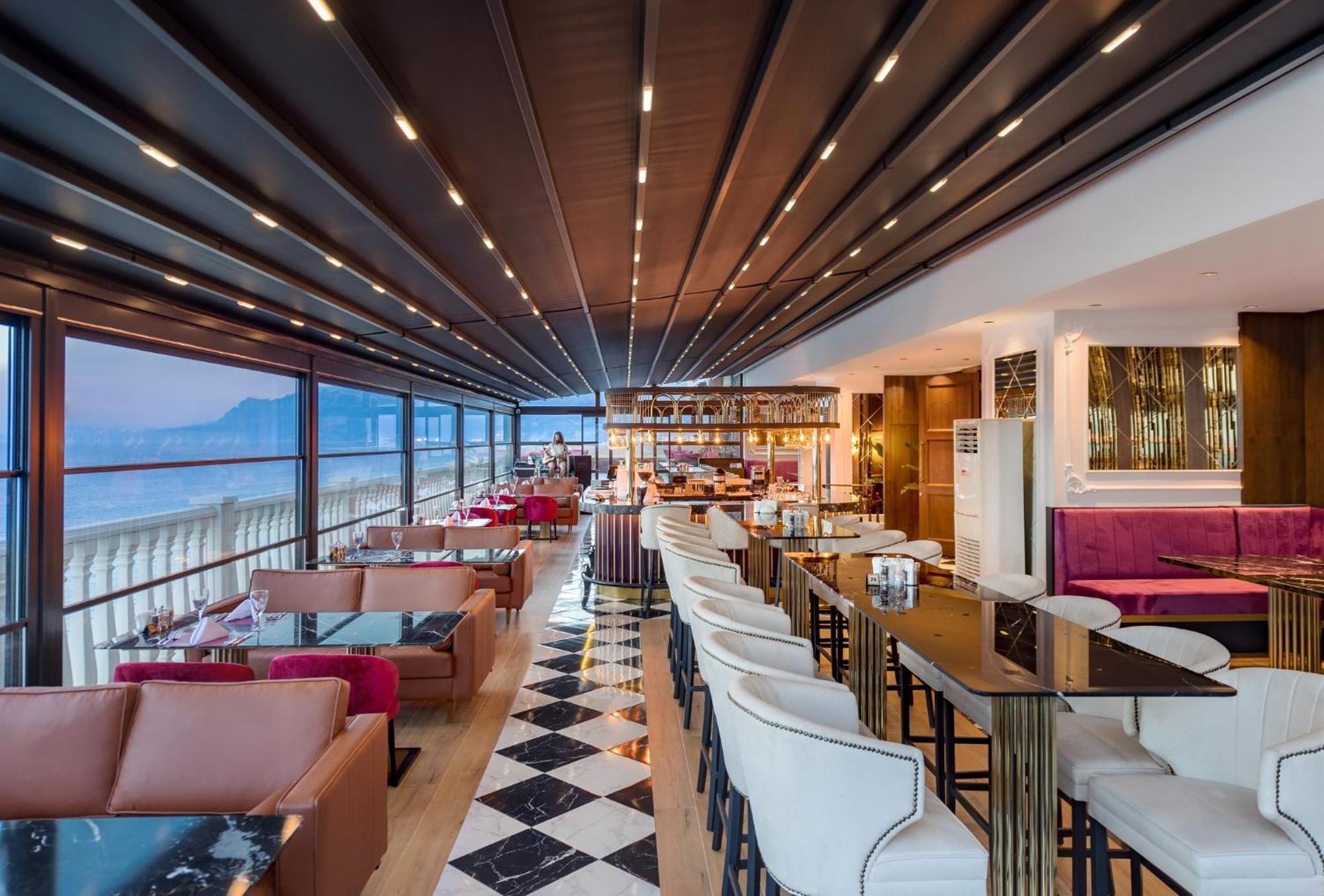 Hotel Crowne Plaza Antalya By Ihg Exterior foto The Sky Bar