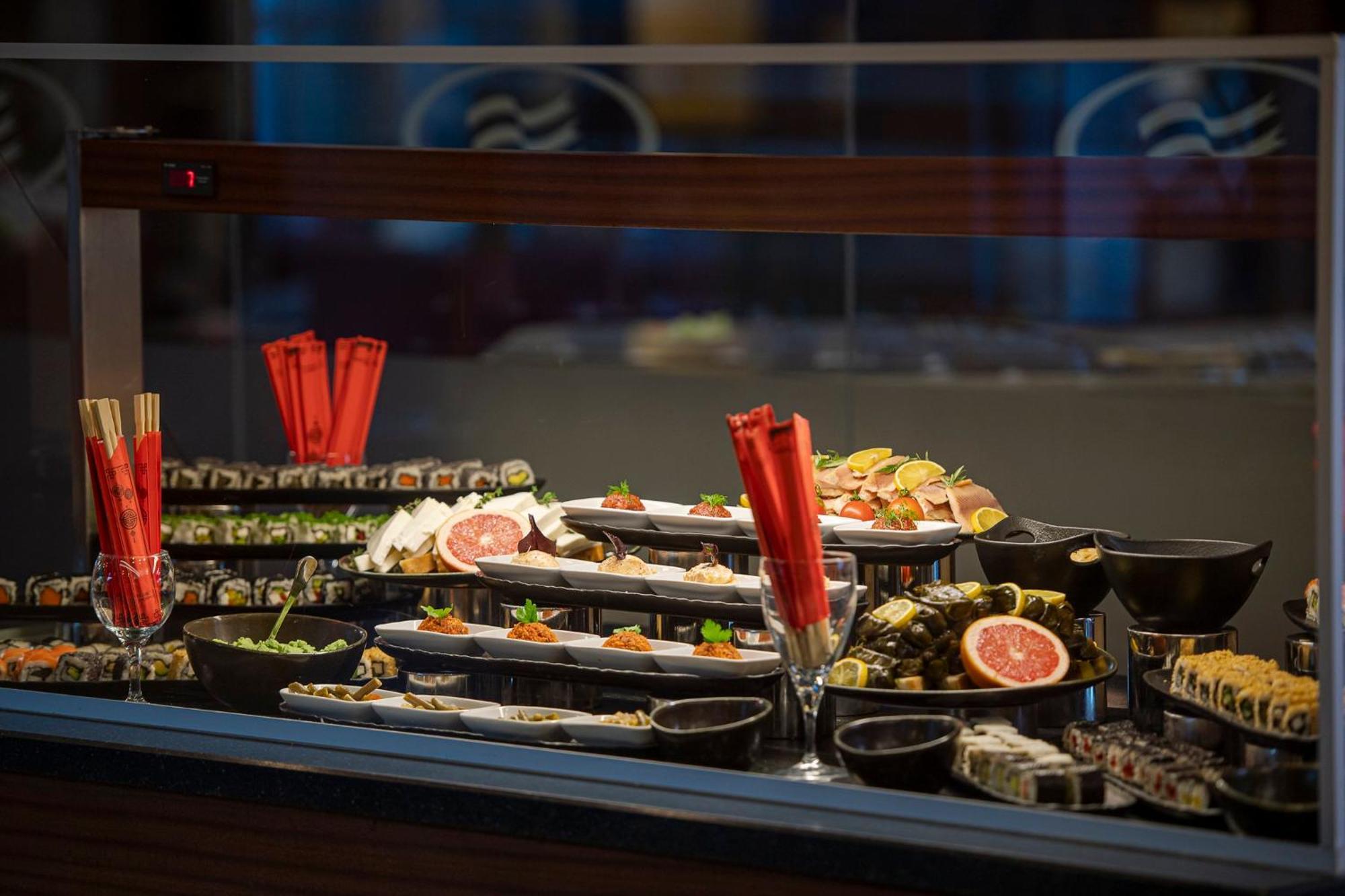 Hotel Crowne Plaza Antalya By Ihg Exterior foto A sushi bar