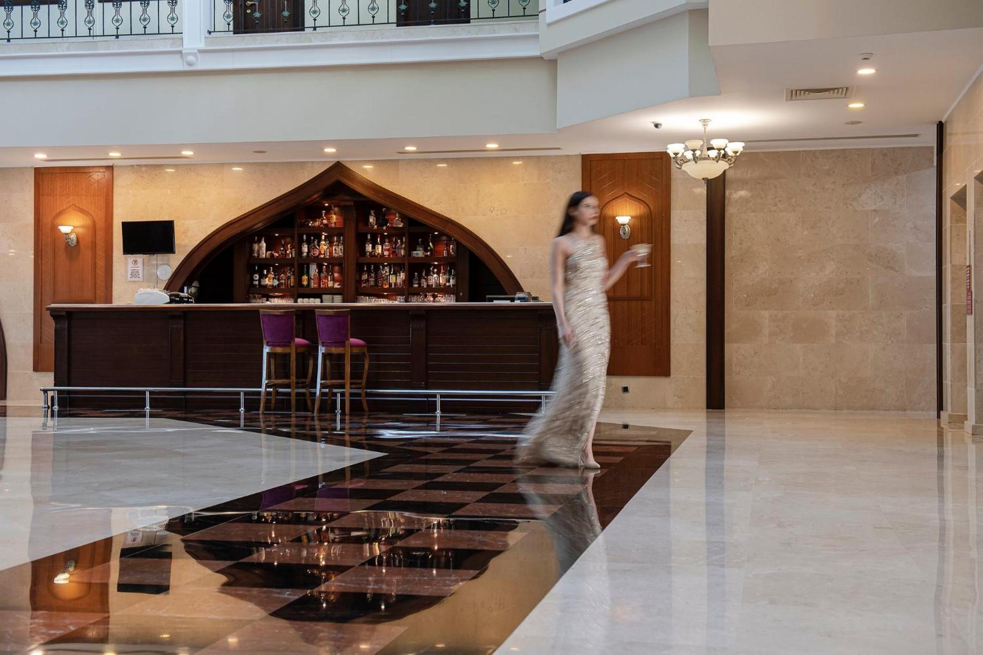 Hotel Crowne Plaza Antalya By Ihg Exterior foto Lobby
